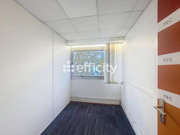 Local Commercial
        
        - 980 m² 1 272 000 €*