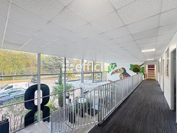 Local Commercial
        
        - 980 m² 1 272 000 €*
