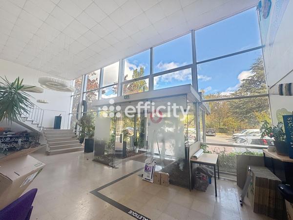 Local Commercial
        
        - 980 m² 1 272 000 €*