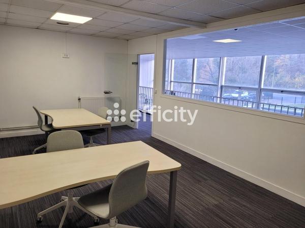 Local Commercial
        
        - 980 m² 1 272 000 €*