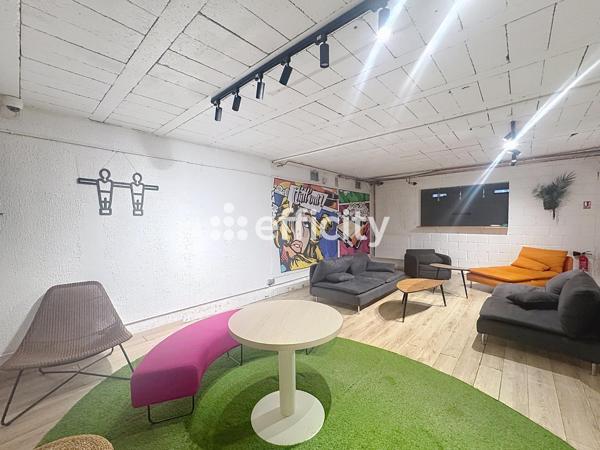 Local Commercial
        
        - 980 m² 1 272 000 €*