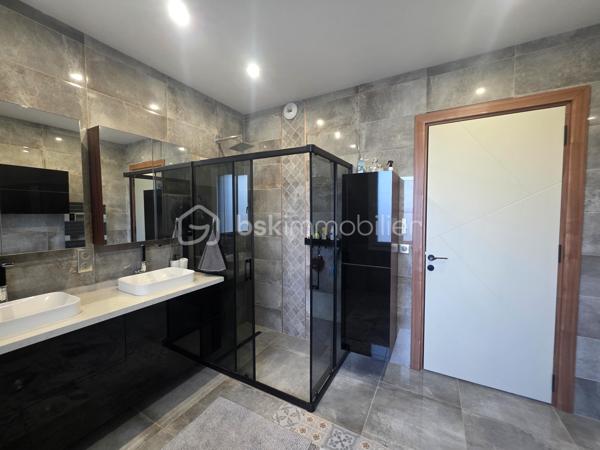 Maison d architecte de 225,32 m²