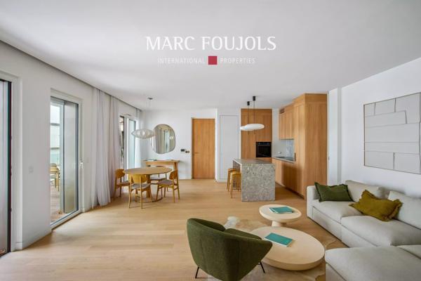 Paris VIII Faubourg Saint Honoré : appartement de 94 m² avec sa terrasse de 24 m²