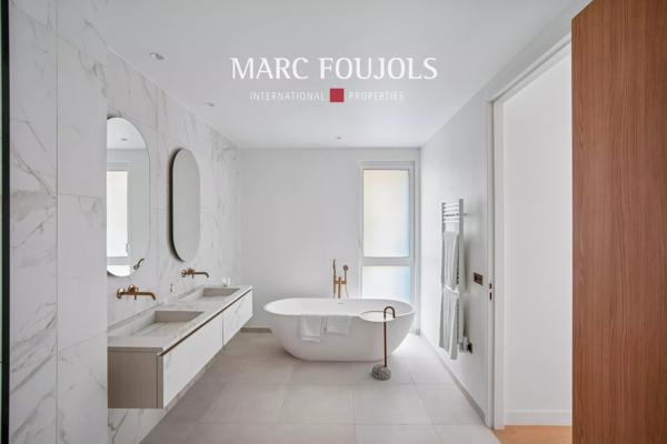 Paris VIII Faubourg Saint Honoré : appartement de 94 m² avec sa terrasse de 24 m²