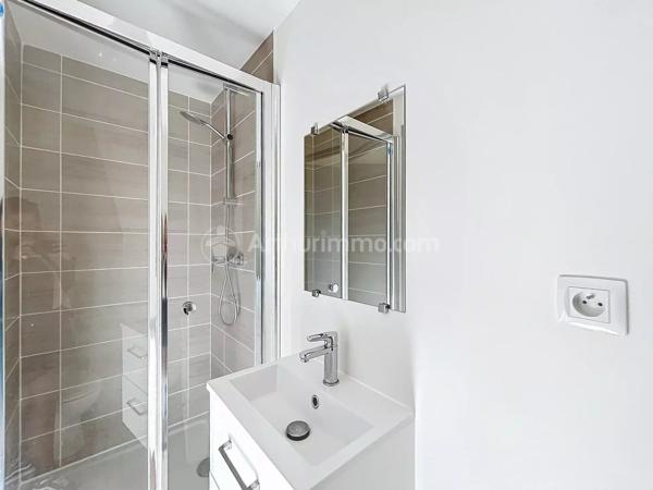 Vente                                                      Appartement
                        
                     2 pièces                      23 m2                     à Clermont-Ferrand