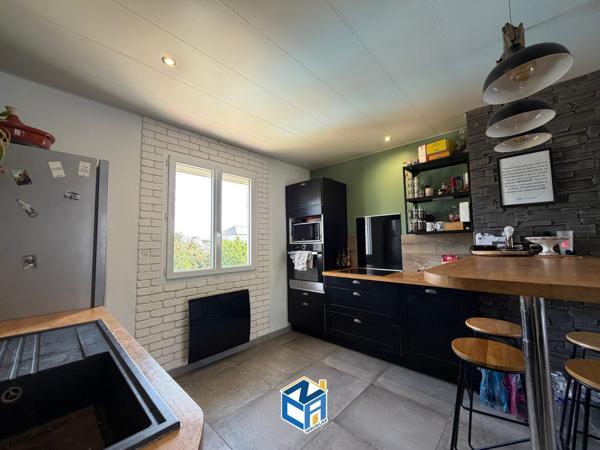MAISON 4 CHAMBRES - GARAGE - TERRAIN