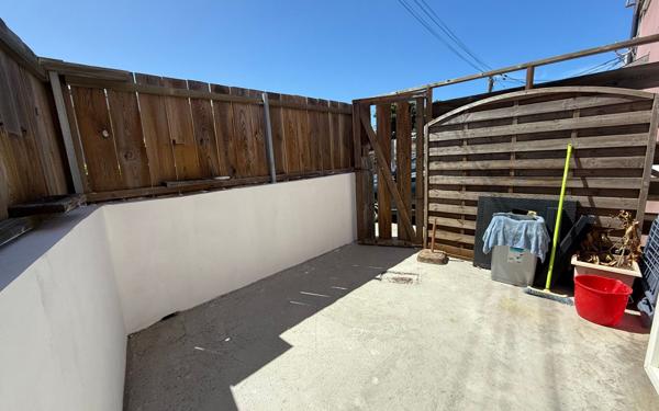 Immeuble à vendre    7 pièces •  Saint-Pierre