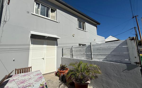 Immeuble à vendre    7 pièces •  Saint-Pierre