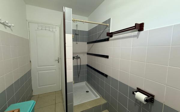 Immeuble à vendre    7 pièces •  Saint-Pierre