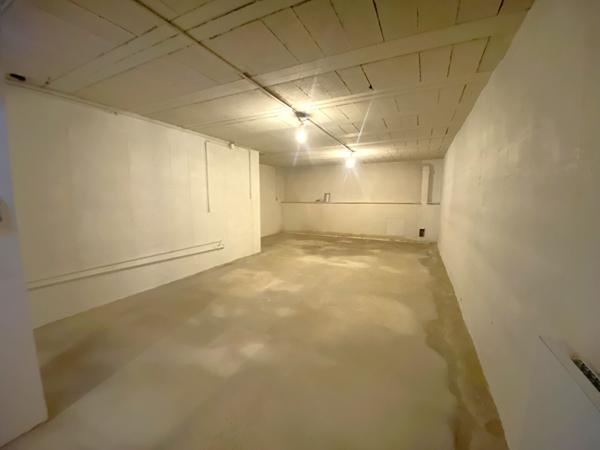 Local commercial Bois D Arcy 2 pièce(s) 79.07 m2