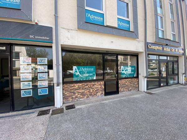 Local commercial Bois D Arcy 2 pièce(s) 79.07 m2