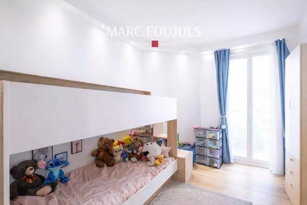NEUILLY SUR SEINE. 3 pièces de 77m² avec balcons