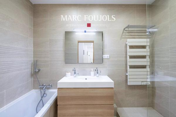 NEUILLY SUR SEINE. 3 pièces de 77m² avec balcons