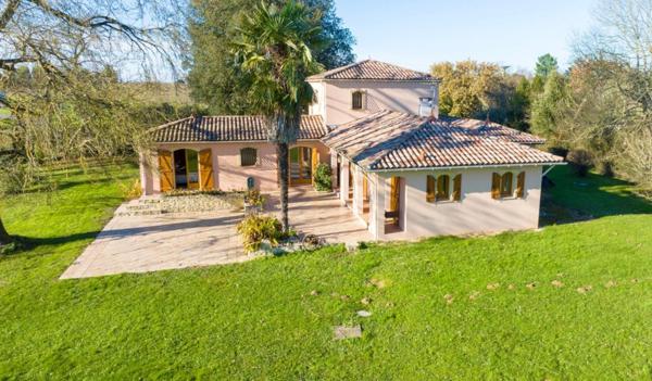 MAISON TRADITIONNELLE AVEC GRAND TERRAIN ET VUE PYRENEES