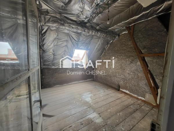 Maison de ville avec cour et dépendance