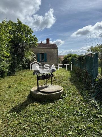 Maison de ville avec cour et dépendance