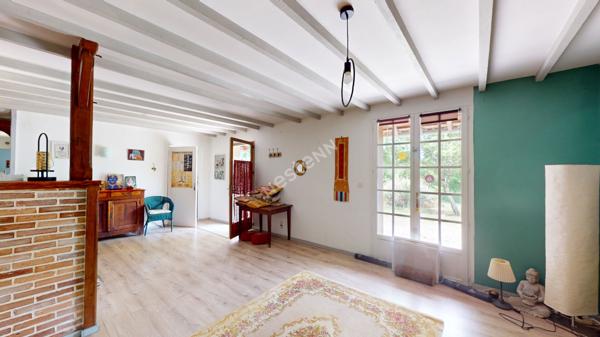 Maison situee au sud LOUHANS et ses 157 arcades, proche de l autoroute A39 et de l A6