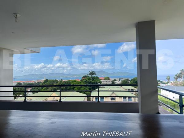 Appartement d’exception au dernier étage avec vue imprenable sur la baie de Fort-de-France