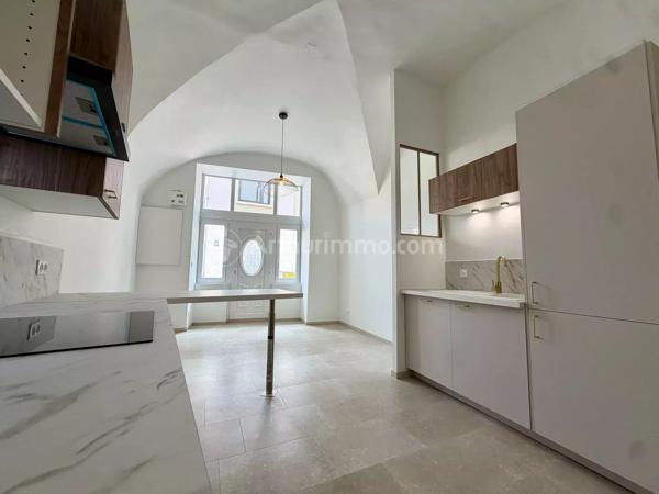 Vente                                                      Maison
                        
                     4 pièces                      90 m2                     à Saint-Amant-Tallende