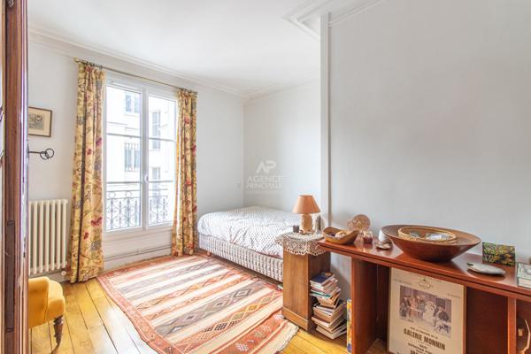 PARIS XVIII - MONTMARTRE - RUE HEGESIPPE MOREAU - EXCLUSIVITE - VIAGER OCCUPE. €334 485 ** - Référence 6770-NG