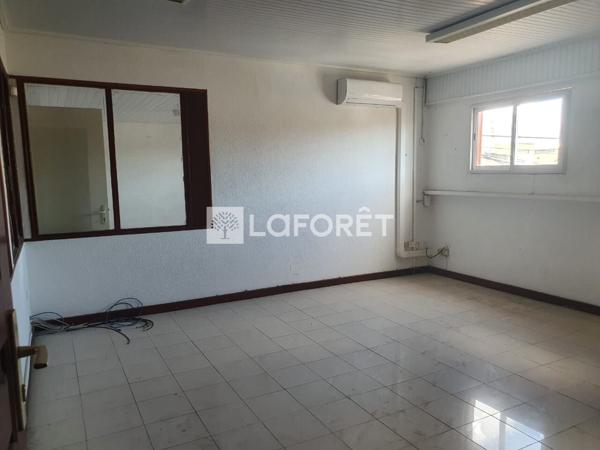 Achat local commercial Baillif - 247 m² - 275 000 €