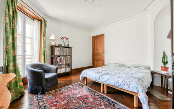 Appartement à vendre    5 pièces • 80,23 m2 Paris 18
