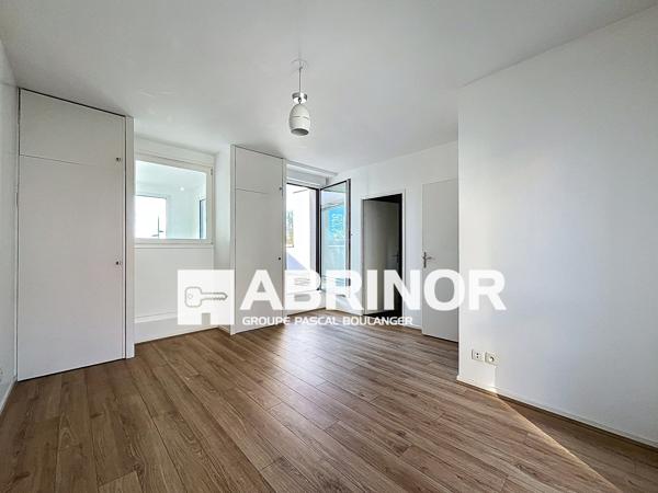 Maison récente et lumineuse au cœur de Roubaix 4 chambres, bureau, 2 salles de bain, Terrasse et garage 2 voitures ROUBAIX