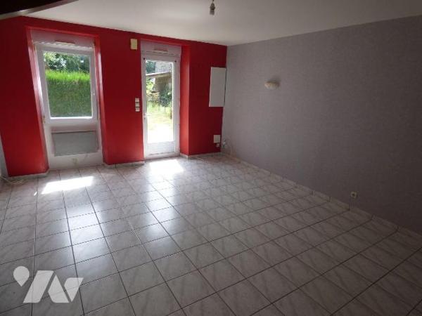 A 10mns de REDON - En hameau, jolie maison rénovée de 84 m², comprenant cuisine, séjour, 2 cham...