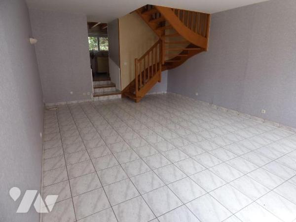 A 10mns de REDON - En hameau, jolie maison rénovée de 84 m², comprenant cuisine, séjour, 2 cham...