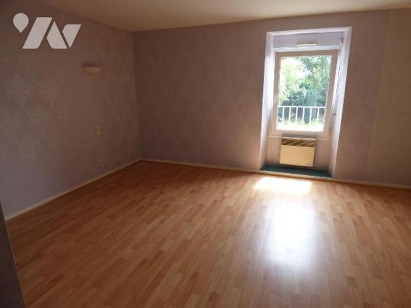 A 10mns de REDON - En hameau, jolie maison rénovée de 84 m², comprenant cuisine, séjour, 2 cham...