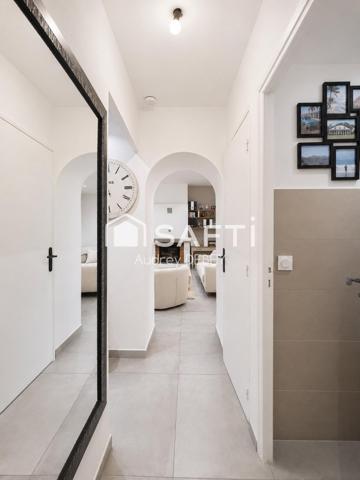 À QUELQUES MINUTES DU CÉLÈBRE VILLAGE MÉDIÉVAL DU CASTELLET, PROFITEZ D’UNE VÉRITABLE VIE DE VILLAGE AVEC COMMERCES À PROXIMITÉ ET LITTORAL