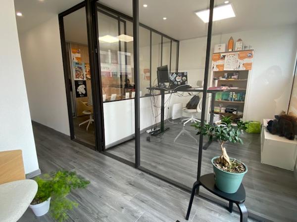 A LOUER, TRES BEAUX BUREAUX type agence, 32 m2 - NANTES CENTRE - SUD