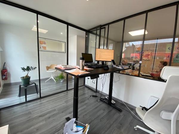 A LOUER, TRES BEAUX BUREAUX type agence, 32 m2 - NANTES CENTRE - SUD