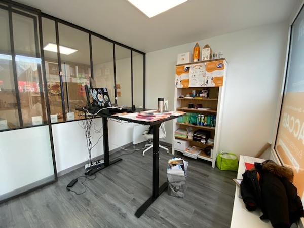 A LOUER, TRES BEAUX BUREAUX type agence, 32 m2 - NANTES CENTRE - SUD