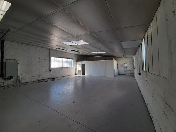 A LOUER, Local d'activité de 245 m² environ à NANTES EST - Route de Paris