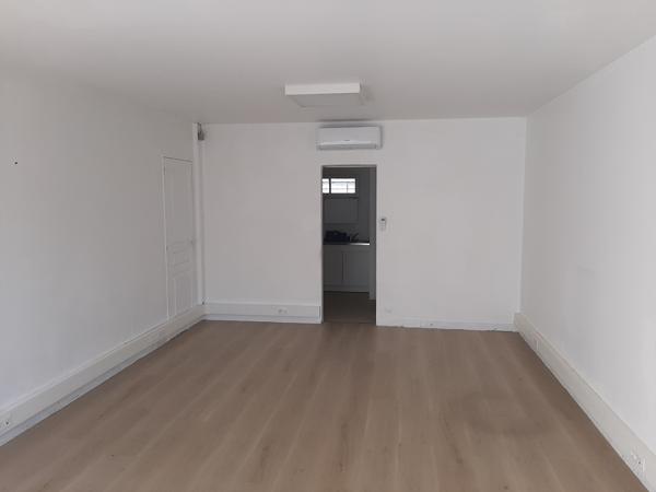 A LOUER, Local d'activité de 245 m² environ à NANTES EST - Route de Paris