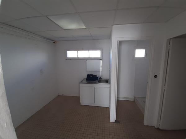 A LOUER, Local d'activité de 245 m² environ à NANTES EST - Route de Paris