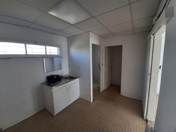 A LOUER, Local d'activité de 245 m² environ à NANTES EST - Route de Paris