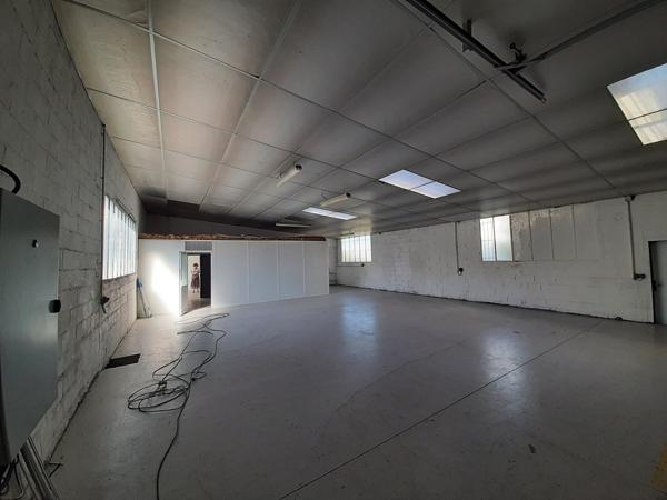 A LOUER, Local d'activité de 245 m² environ à NANTES EST - Route de Paris