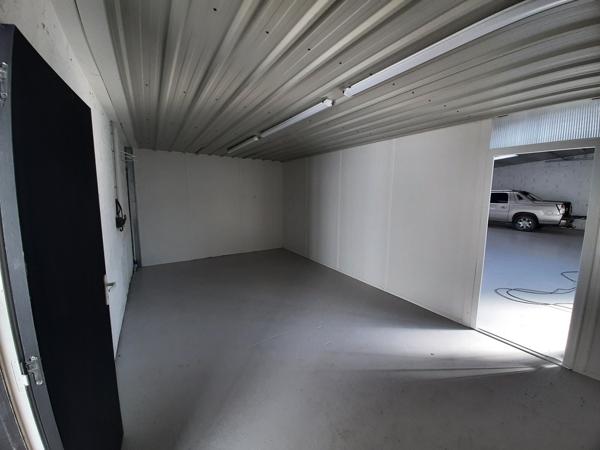 A LOUER, Local d'activité de 245 m² environ à NANTES EST - Route de Paris