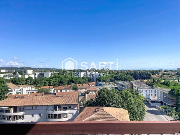 Avignon: Appartement rénové d'environ 71 m2, 2 chambres avec ascenseur.