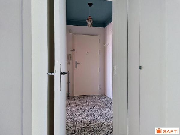 Avignon: Appartement rénové d'environ 71 m2, 2 chambres avec ascenseur.