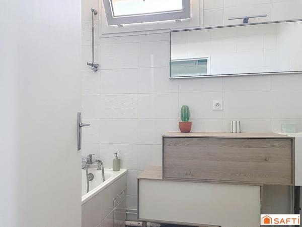 Avignon: Appartement rénové d'environ 71 m2, 2 chambres avec ascenseur.
