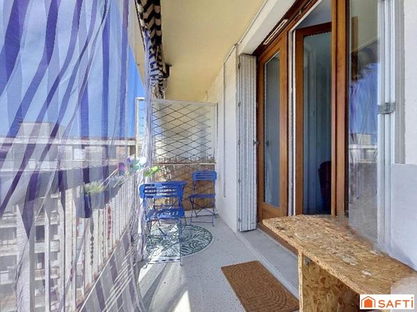 Avignon: Appartement rénové d'environ 71 m2, 2 chambres avec ascenseur.