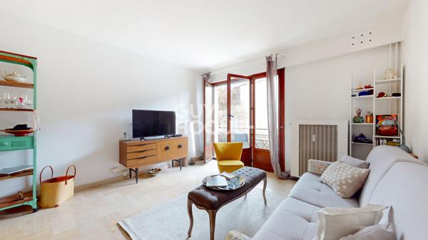 Mairie des Lilas: Véritable havre de paix avec terrasse et standing