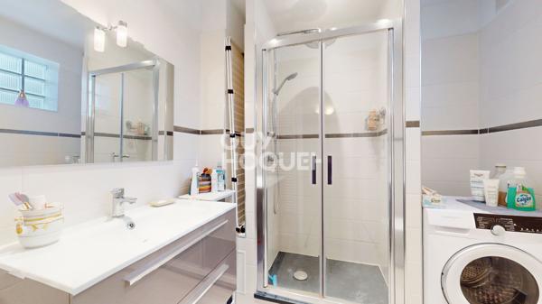 Mairie des Lilas: Véritable havre de paix avec terrasse et standing