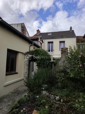 PERREY Cyril - BSK IMMOBILIER vous présente :

Maison mitoyenne comprenant 6 pièces sur 117 m² habitable, un terrain clos et arboré de 285m², située très proche du centre ville de Nangis.
Cette charmante ville dispose de toutes commodités, d'une gare SNCF (ligne Paris gare de l'est / Provins), de plusieurs lignes de BUS, ainsi que différents établissements scolaires allant de la maternelle au CFA.

Cette belle bâtisse ancienne se compose : 

Au rez-de-chaussée : une entrée, un séjour (avec une cheminée insert), une salle à manger, une cuisine ouverte (aménagée et équipée), une salle d'eau avec WC, une chambre avec dressing et une véranda chauffée (installée en 2017).
À l'étage : refait entièrement en 2015, un palier desservant trois chambres et une salle de bains avec WC.
La maison est équipée de fenêtres double vitrage PVC (installé en 2014)
En dépendances : un atelier avec grenier, une dépendance en dur et une petite cave accessible de la maison.

Les +++ Véranda AKENA sous garantie décennale jusqu'en 2027
              Chauffage électrique + insert bois dans le séjour.
              Assainissement collectif 
              Raccordement à l'ADSL

A très vite pour une visite