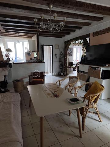 PERREY Cyril - BSK IMMOBILIER vous présente :

Maison mitoyenne comprenant 6 pièces sur 117 m² habitable, un terrain clos et arboré de 285m², située très proche du centre ville de Nangis.
Cette charmante ville dispose de toutes commodités, d'une gare SNCF (ligne Paris gare de l'est / Provins), de plusieurs lignes de BUS, ainsi que différents établissements scolaires allant de la maternelle au CFA.

Cette belle bâtisse ancienne se compose : 

Au rez-de-chaussée : une entrée, un séjour (avec une cheminée insert), une salle à manger, une cuisine ouverte (aménagée et équipée), une salle d'eau avec WC, une chambre avec dressing et une véranda chauffée (installée en 2017).
À l'étage : refait entièrement en 2015, un palier desservant trois chambres et une salle de bains avec WC.
La maison est équipée de fenêtres double vitrage PVC (installé en 2014)
En dépendances : un atelier avec grenier, une dépendance en dur et une petite cave accessible de la maison.

Les +++ Véranda AKENA sous garantie décennale jusqu'en 2027
              Chauffage électrique + insert bois dans le séjour.
              Assainissement collectif 
              Raccordement à l'ADSL

A très vite pour une visite