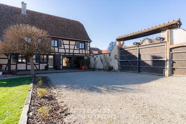 Ancien relais de poste rénové avec piscine et jardin paysager