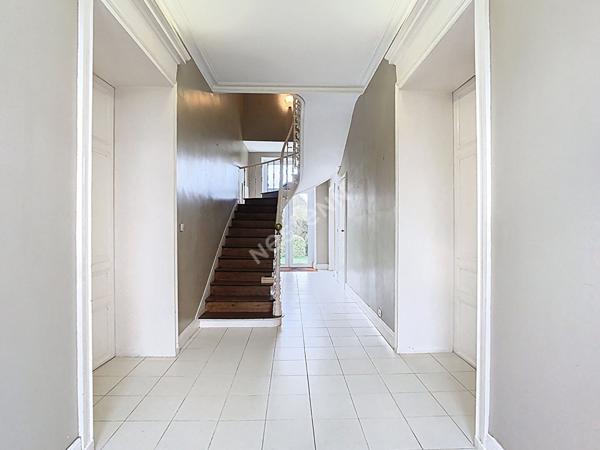 Maison Roussay 9 pièce(s) 266 m2